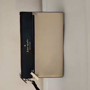 🎀Kate Spade Dual Compartment Leather Wristlet/Wallet (New)